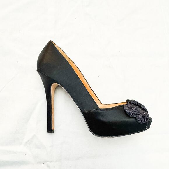 Badgley Mischka Frank Black Satin Rosette Peep Toe Pumps Heels Size 8 - Picture 3 of 5